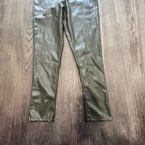 NWT PrettyLittleThing Khaki Faux Leather High Waist Cropped Trouser Green Size 4 - Picture 2 of 9